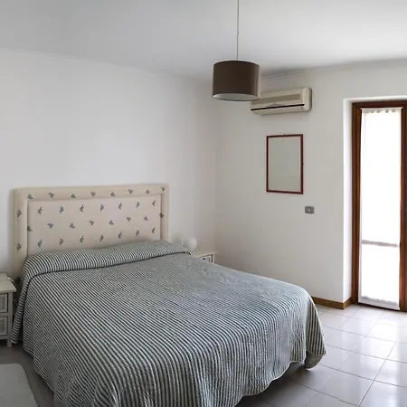 Elegant In With Pool Acireale